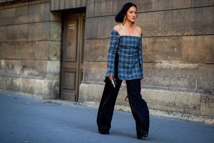 black pants, checked, graphic top, grey top, off the shoulder, plaid, printed top, trousers, fashion week, frenchystyle, FW, jonathan paciullo, street style, PFW, PARIS, horizontal, atmosphere details, full length, AUTUMN WINTER 2018-2019, FALL WINTER 2018-2019, FW 18-19, Tiffany Hsu