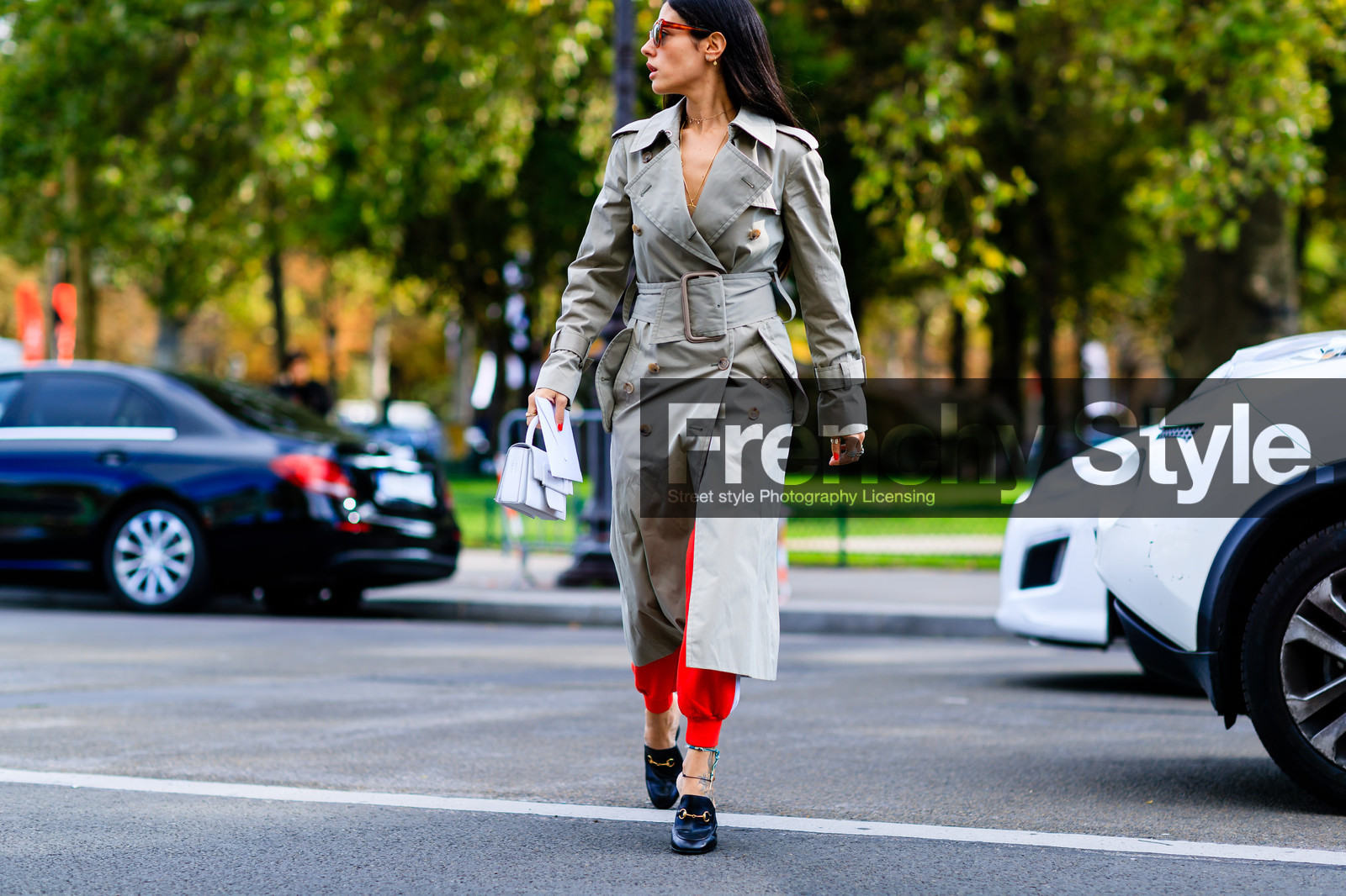 atmosphere details, black shoes, detail, fashion week, frenchystyle, FW, gilda ambrosio, gucci, horizontal, jonathan paciullo, leather bag, leather shoes, loafers, mini bag, PARIS, PFW, SPRING SUMMER 2017, SS 17, street style, sunglasses, trench coat, trousers, white bag