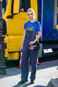 black bag, blue jumpsuit, blue t shirt, checked, eyeliner, graphic jumpsuit, graphic pants, leather bag, leather shoes, miu miu, plaid, plaid jumpsuit, printed jumpsuit, printed pants, printed t shirt, trousers, PFW, fashion week, frenchystyle, FW, jonathan paciullo, street style, PARIS, vertical, full length, model, AUTUMN WINTER 2018-2019, FALL WINTER 2018-2019, FW 18-19