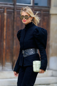 xenia adonts, black jacket, black pants, black leather belt, black total look, black top, studs belt, big belt, belted jacket, white leather clutch, plaited bag, plaited leather bag, bottega veneta bag, mirror sunglasses, big sunglasses, futurist shape sunglasses, turtleneck top, turtleneck pullover, balloon sleeves, fashion week, frenchystyle, FW, jonathan paciullo, street style, PFW, PARIS, SPRING SUMMER 2020, SS 20, horizontal, atmosphere details, detail
