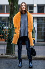 AUTUMN WINTER 2017-2018, AW 17-18, black bag, black denim, black shoes, denim pants, eyeliner, eyeshadow, FALL WINTER 2017-2018, fashion week, frenchystyle, full length, FW, FW 17-18, green jacket, grey sweater, jeans, jonathan paciullo, leather bag, leather jacket, leather shoes, marine deleeuw, MFW, MILAN, model, orange fur, shearling, street style, trousers, vertical