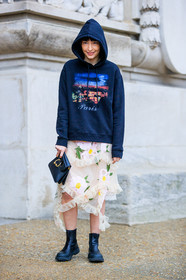 AUTUMN WINTER 2017-2018, AW 17-18, black bag, black shoes, black sweater, clara cornet, embroidered skirt, FALL WINTER 2017-2018, fashion week, frenchystyle, full length, FW, FW 17-18, hoodie, jonathan paciullo, jw anderson, leather bag, leather shoes, nude skirt, PARIS, PFW, printed sweater, street style, vertical