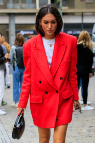 diletta bonaiuti, red jacket, max mara jacket, jacket dress, white t-shirt, chain necklace, golden necklace, black leather bag, hand bag, animal skin bag, fashion week, frenchystyle, FW, jonathan paciullo, street style, MFW, MILAN, SPRING SUMMER 2020, SS 20