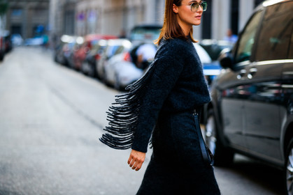 black belt, fringes, grey skirt, grey sweater, lena lademann, studs, sunglasses, fashion week, frenchystyle, FW, jonathan paciullo, street style, MFW, MILAN, SPRING SUMMER 2019, SS 19, atmosphere details, horizontal, detail