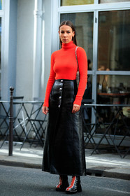 alice barbier, red pullover, turtleneck pullover, long skirt, button skirt, split skirt, polish skirt, black leather boots, black leather skirt, striped boots, red leather boots, nodaleto boots, low boots, silvered bag, metalic bag, shoulder bag, paco rabanne bag, paco rabanne skirt, PARIS, PFW, fashion week, frenchystyle, FW, jonathan paciullo, street style, SPRING SUMMER 2021, SS 21, vertical, full length