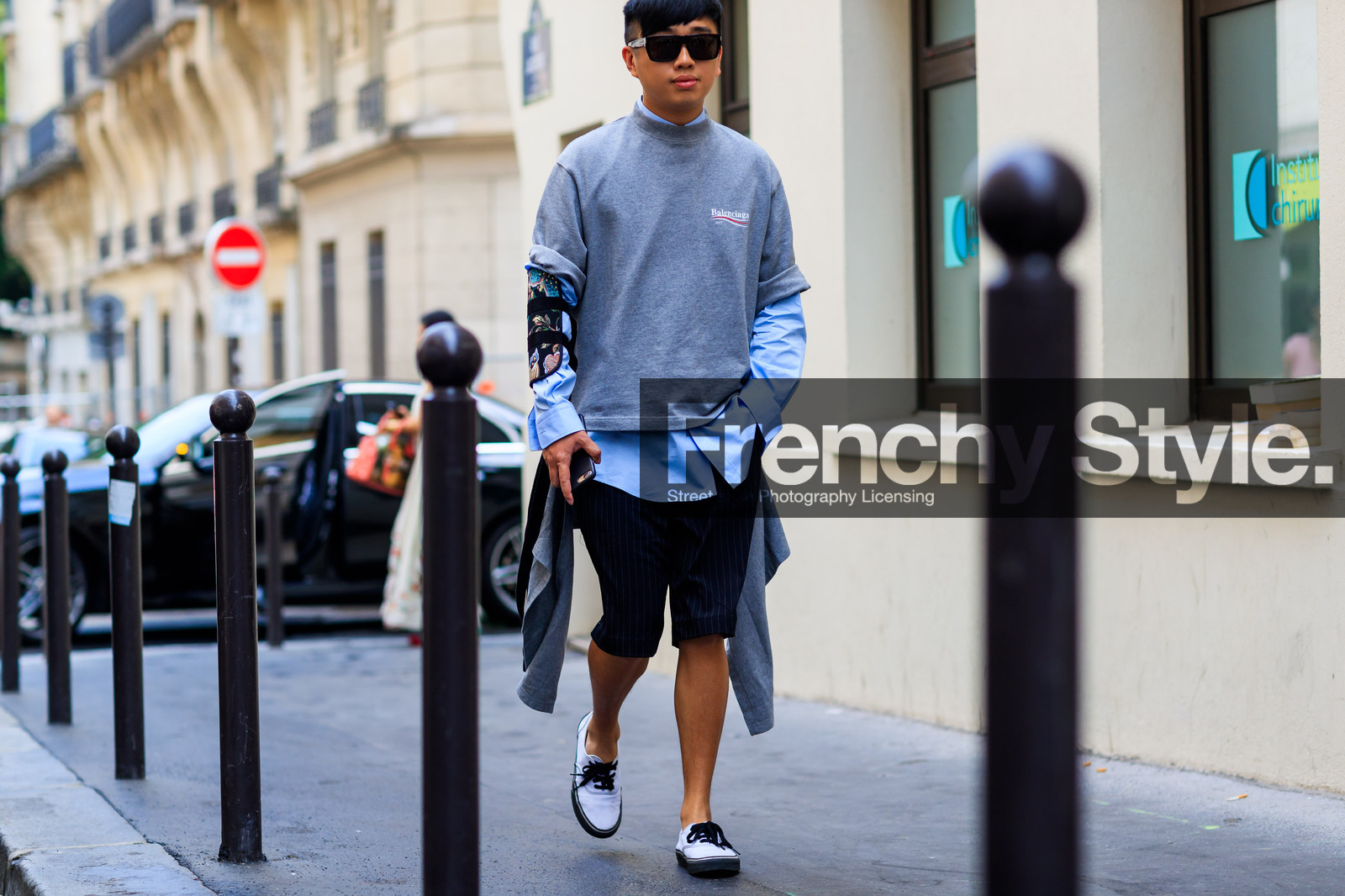 atmosphere details, balenciaga, blue shirt, blue short, detail, fashion week, frenchystyle, FW, grey sweater, horizontal, jonathan paciullo, leather shoes, MENSWEAR, PARIS, PFW, SPRING SUMMER 2018, SS 18, street style, sunglasses, white shoes