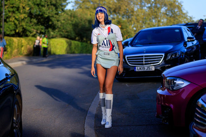 sita abellan, sportswear, sport t-shirt, football t-shirt, white t-shirt, printed t-shirt, navy blue hair, hair details, strassed headband, leather bra, leather skirt, light blue skirt, mini skirt, nails details, strassed nails, strassed chocker, big chocker, white leather boots, high boots, silvered boots, fashion week, frenchystyle, FW, jonathan paciullo, street style, atmosphere details, horizontal, full length