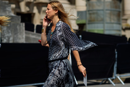 black and white, graphic dress, printed dress, fashion week, frenchystyle, FW, jonathan paciullo, street style, PFW, PARIS, horizontal, atmosphere details, detail, AUTUMN WINTER 2018-2019, FALL WINTER 2018-2019, FW 18-19, jennifer neyt