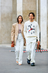 white pullover, white pants, louis vuitton bag, louis vuitton pullover, louis vuitton total look, louis vuitton shoes, monogrammed bag, logo printed bag, logo printed shoes, logo all over, monogrammed shoes, black leather shoes, brown leather bag, jacquard pullover, flare pants, loose pants, light beige jacket, light beige top, beige jacket, beige top, checked top, oversize jacket, acne studios bag, mini bag, hand bag, camel leather bag, JS roques, alice barbier, alice & j.s, fashion week, frenchystyle, FW, jonathan paciullo, street style, PFW, PARIS, SPRING SUMMER 2022, SS 22, vertical, full length