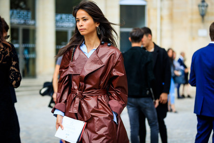 atmosphere details, brown coat, detail, earrings, fashion week, frenchystyle, FW, horizontal, jonathan paciullo, leather coat, PARIS, PFW, SPRING SUMMER 2018, SS 18, street style, trench coat