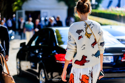 alexa chung, animal print, atmosphere details, detail, drawings, fashion week, frenchystyle, FW, graphic skirt, horizontal, jonathan paciullo, PARIS, PFW, pleated skirt, printed skirt, printed sweater, SPRING SUMMER 2018, SS 18, street style, white skirt, white sweater