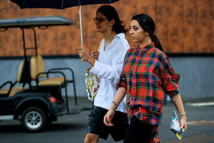 black pants, black shorts, checked, eyeliner, graphic shirt, leather bag, plaid, printed shirt, ralph lauren, red shirt, transparent bag, white shirt, fashion week, frenchystyle, FW, jonathan paciullo, street style, PFW, PARIS, atmosphere details, horizontal, detail, AUTUMN WINTER 2018-2019, FALL WINTER 2018-2019, FW 18-19