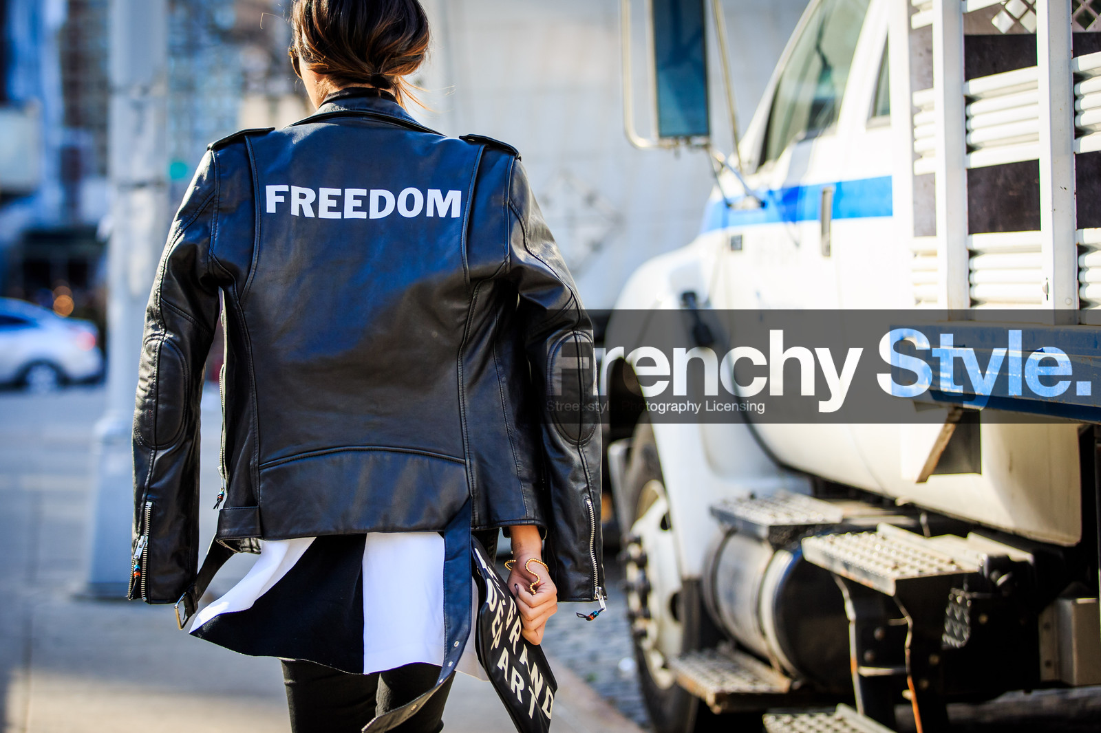 atmosphere details, AUTUMN WINTER 2016-2017, AW 16-17, back detail, black and white, black clutch, black jacket, black perfecto, detail, fashion week, frenchystyle, FW, FW 16-17, horizontal, jonathan paciullo, leather jacket, leather perfecto, message, NEW YORK, NYFW, printed clutch, street style, woman