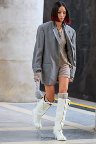 grey jacket, knitwear, knit top, knit shorts, knit bag, beige cardigan, beige shorts, mini shorts, round shape bag, hand bag, high boots, white leather boots, kitten heels boots, silvered necklace, chain necklace, big chain necklace, oversize jacket, alexandra guerain, fashion week, frenchystyle, FW, jonathan paciullo, street style, PFW, PARIS, SPRING SUMMER 2022, SS 22, vertical, full length