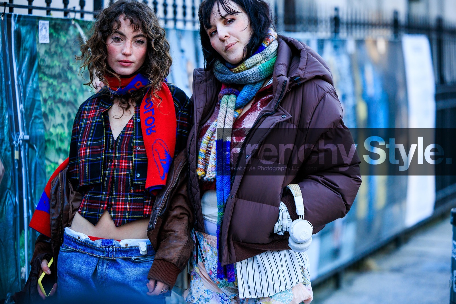 details, red scarf, brown bomber jacket, leather bomber jacket, cargo denim, cargo jeans, vitnage jacket, curls, multicolor scarf, puffed jacket, brown jacket, brown winter jacket, winter outwear, pleated sleeveless vest, plaid vest, plaid top, striped sih, fashion week, frenchystyle, FW, jonathan paciullo, street style, NYFW, NEW YORK, AUTUMN WINTER 2022-2023, FALL WINTER 2022_2023, FW 22-23, atmosphere details, horizontal