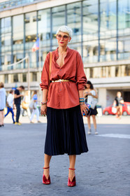 black skirt, golden belt, high heels, leather shoes, pleated skirt, red lips, red shirt, red shoes, short hair, sunglasses, PFW, fashion week, frenchystyle, FW, jonathan paciullo, street style, PARIS, vertical, full length, AUTUMN WINTER 2018-2019, FALL WINTER 2018-2019, FW 18-19, elisa nalin