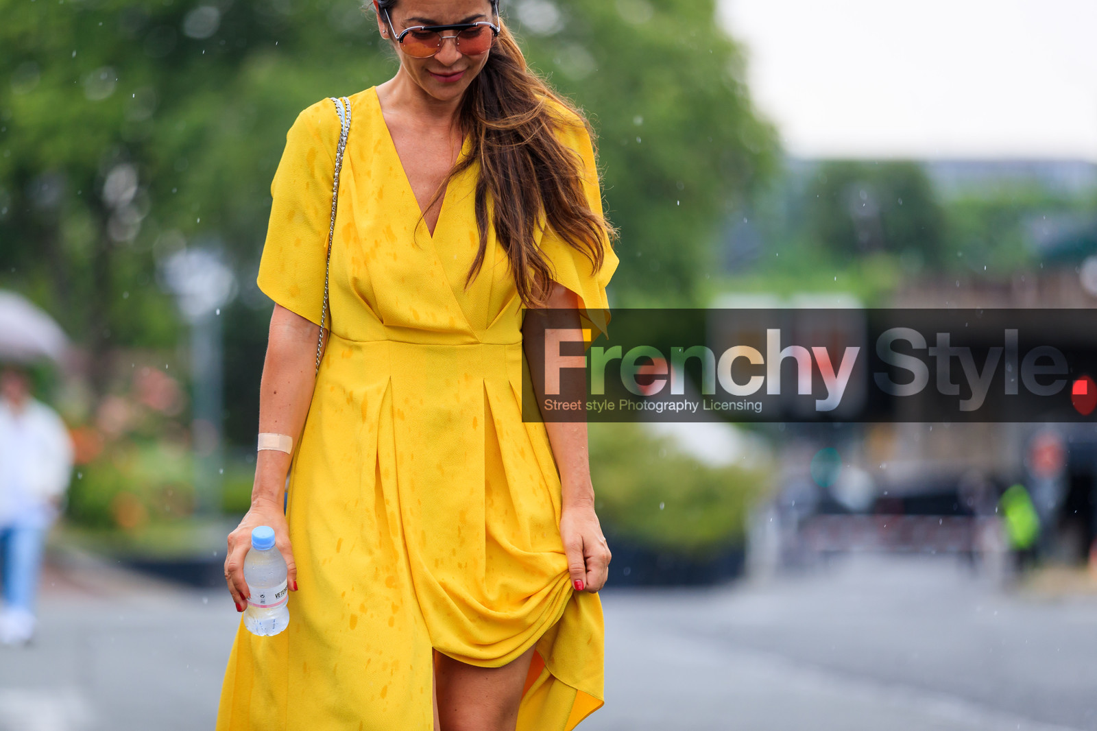 sunglasses, yellow dress, fashion week, frenchystyle, FW, jonathan paciullo, street style, PFW, PARIS, atmosphere details, horizontal, detail, AUTUMN WINTER 2018-2019, FALL WINTER 2018-2019, FW 18-19