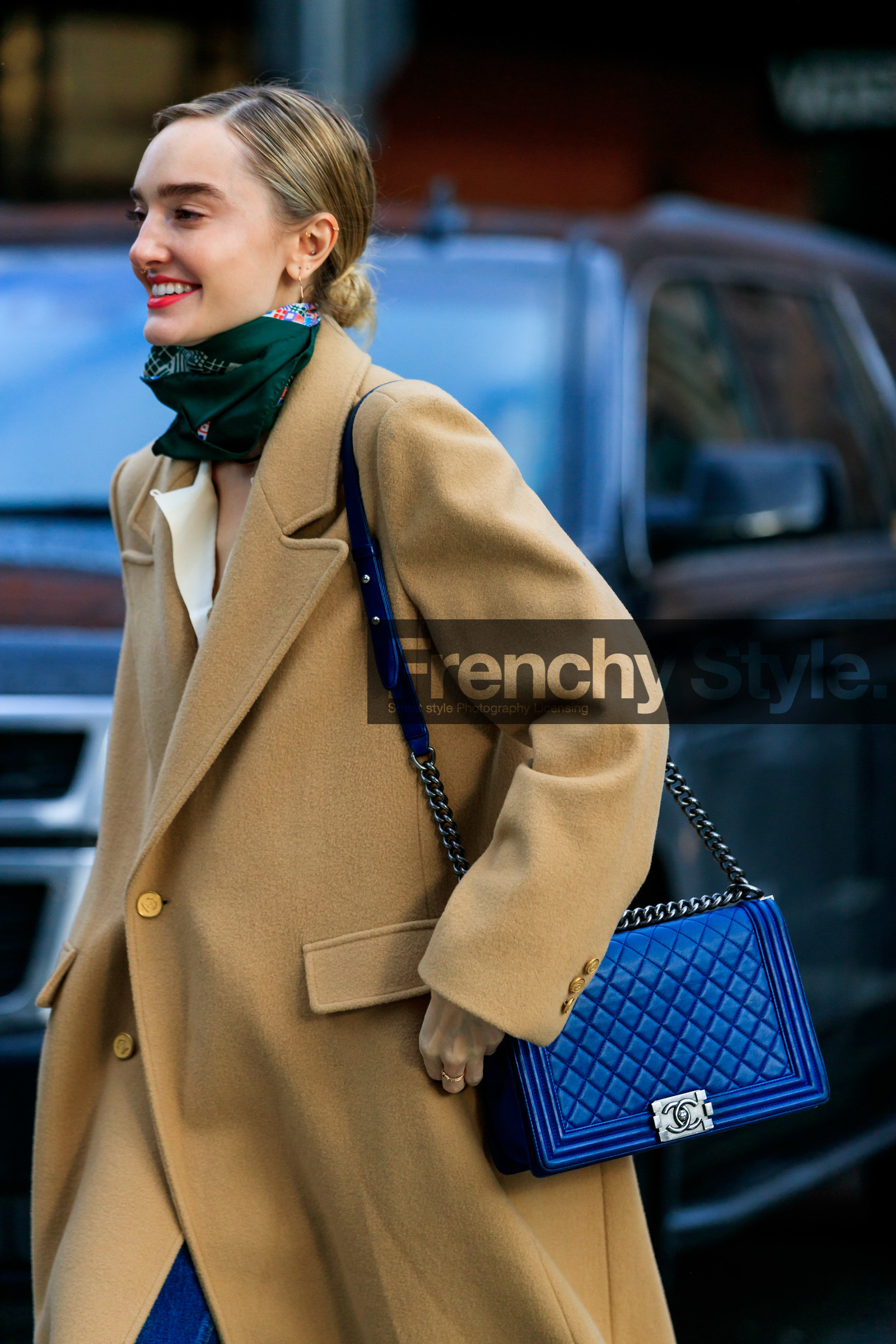 hannah baxter, beige coat, green scarf, silk scarf, white shirt, piercing, red lipstick, navy blue leather bag, chanel bag, quilted bag, fashion week, frenchystyle, FW, jonathan paciullo, street style, AUTUMN WINTER 2020-2021, FALL WINTER 2020-2021, FW 20-21, vertical, atmosphere details, detail, NYFW, NEW YORK