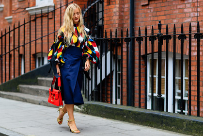 atmosphere details, fashion week, frenchystyle, full length, FW, geometric, golden sandals, golden shoes, graphic shirt, high heels, high waist, horizontal, jonathan paciullo, jw anderson, kate foley, leather bag, leather shoes, LFW, LONDON, multicolor shirt, navy skirt, printed shirt, red bag, SPRING SUMMER 2017, SS 17, street style, woman
