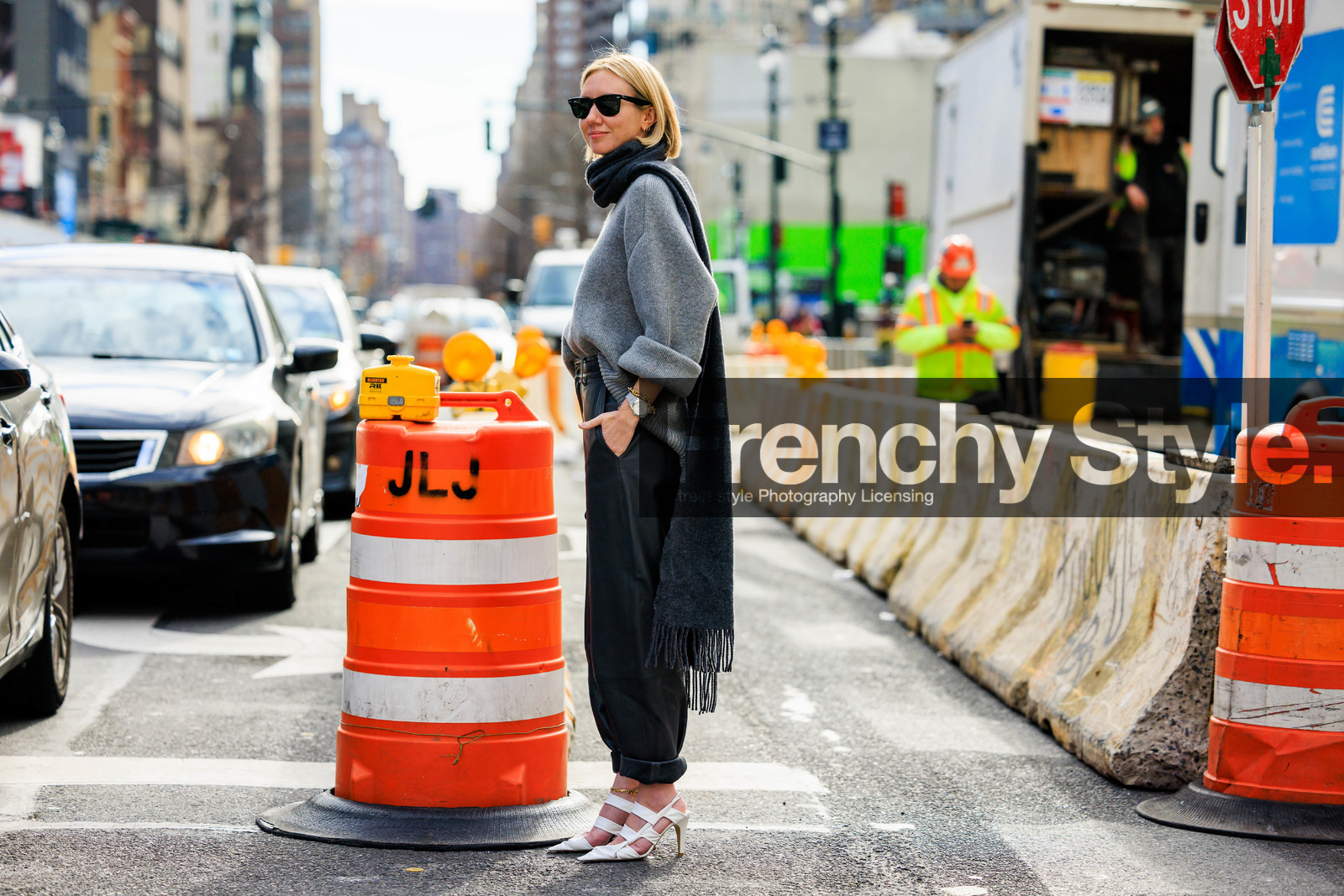 casual chic style, grey sweater, baggy black leather pants, white heeled sandals, black sunglasses, dark grey scarf, silver watch, lisa aiken, fashion week, frenchystyle, FW, jonathan paciullo, street style, NYFW, NEW YORK, AUTUMN WINTER 2022-2023, FALL WINTER 2022_2023, FW 22-23, atmosphere details, horizontal, full length