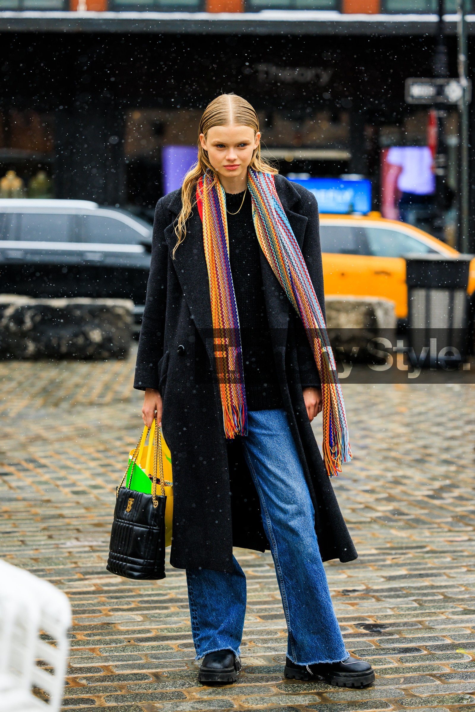 multicolored scarf, black coat, black trench, jeans, bucket bag, burberry bag, black boots, casual look, fashion week, frenchystyle, FW, jonathan paciullo, street style, NYFW, NEW YORK, AUTUMN WINTER 2022-2023, FALL WINTER 2022_2023, FW 22-23, vertical, full length