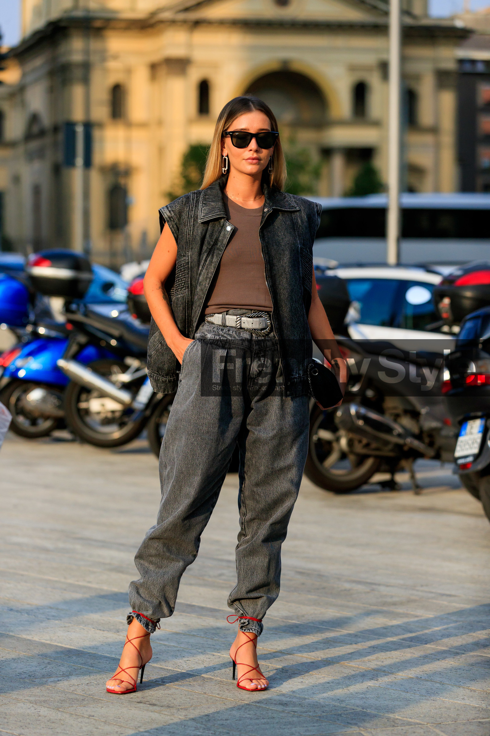 chiara capitani, denim total look, denim jacket, denim, grey jeans, carrot pants, sleeveless jacket, loose jacket, loose jeans, loose pants, high heels sandals, red leather sandals, multi straps sandals, chiara capitani, denim total look, denim jacket, denim, grey jeans, carrot pants, sleeveless jacket, brown top, rayban sunglasses, animal skin belt, light grey belt, loose jacket, loose jeans, loose pants, dangling earrings, diamond earrings, alberta ferretti belt, fashion week, frenchystyle, FW, jonathan paciullo, street style, MFW, MILAN, SPRING SUMMER 2020, SS 20