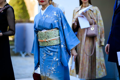 floral, flowers, graphic dress, green belt, kimono, printed dress, fashion week, frenchystyle, FW, jonathan paciullo, street style, PFW, PARIS, AUTUMN WINTER 2019-2020, AW 19-20, FALL WINTER 2019-2020, FW 19-20, horizontal, atmosphere details, detail