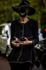 black capeline, black hat, black jacket, capeline, chanel jacket, facial mask, hat, jacket, tweed jacket, street style, jonathan paciullo, FW, frenchystyle, fashion week, PFW, PARIS, SPRING SUMMER 2022, SS 22, vertical, atmosphere details