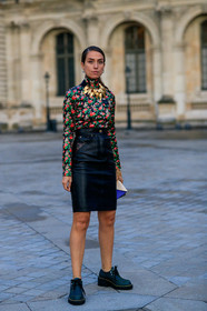 erika boldrin, louis vuitton total look, floral printed top, high collar top, tight top, green top, red top, golden necklace, chocker, black leather skirt, mid long skirt, monogrammed skirt, black top, ankle bracelet, black suede shoes, flat shoes, laced shoes, PARIS, PFW, SPRING SUMMER 2020, SS 20, fashion week, frenchystyle, FW, jonathan paciullo, street style, vertical, full length
