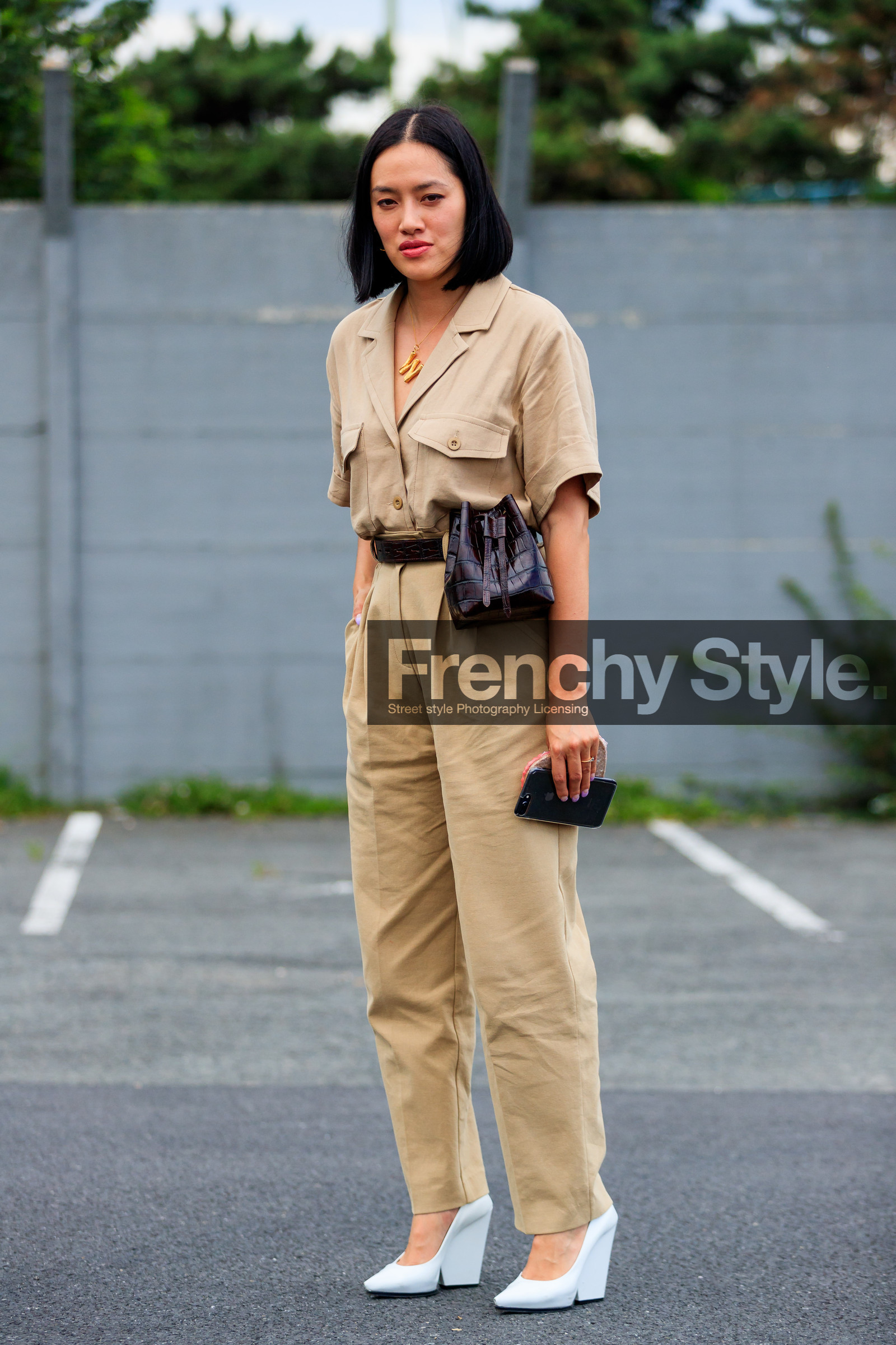 beige pants, beige shirt, bordeaux, burgundy, high heels, leather bag, leather shoes, necklace, purple bag, trousers, white shoes, fashion week, frenchystyle, FW, jonathan paciullo, street style, PFW, PARIS, vertical, full length, AUTUMN WINTER 2018-2019, FALL WINTER 2018-2019, FW 18-19, Tiffany Hsu