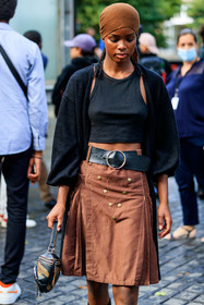 brown skirt, brown scarf, black top, tank top, cropped top, black leather belt, golden buckle belt, hair scarf, hand bag, military printed bag, fashion week, frenchystyle, FW, jonathan paciullo, street style, PFW, PARIS, AUTUMN WINTER 2021-2022, FALL WINTER 2021-2022, FW 21-22, vertical, atmosphere details, detail, model