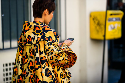 animal print, graphic jacket, leopard, printed jacket, yellow coat, fashion week, frenchystyle, FW, jonathan paciullo, street style, PFW, PARIS, AUTUMN WINTER 2019-2020, AW 19-20, FALL WINTER 2019-2020, FW 19-20, horizontal, atmosphere details, detail
