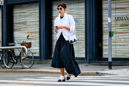 atmosphere details, black and white bag, black and white loafers, black and white shoes, black skirt, eva geraldine fontanelli, fashion week, frenchystyle, full length, FW, horizontal, jonathan paciullo, leather bag, leather shoes, MFW, MILAN, SPRING SUMMER 2017, SS 17, street style, sunglasses, white jacket, white shirt