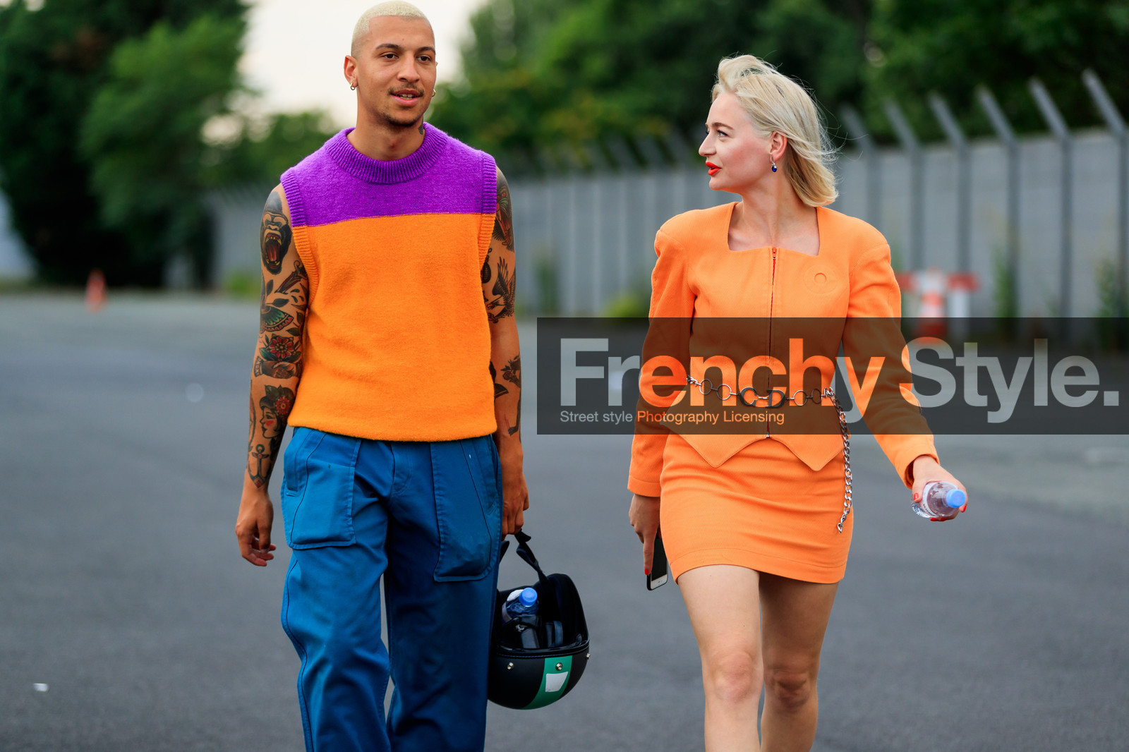 blue pants, christian dior, graphic sweater, metallic belt, orange, orange jacket, orange skirt, orange sweater, purple, red lips, tattoos, trousers, fashion week, frenchystyle, FW, jonathan paciullo, street style, PFW, PARIS, atmosphere details, horizontal, detail, AUTUMN WINTER 2018-2019, FALL WINTER 2018-2019, FW 18-19