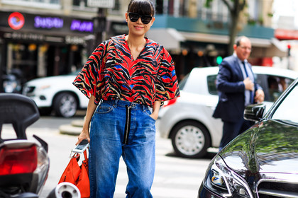 atmosphere details, blue denim, denim pants, detail, fashion week, frenchystyle, FW, graphic shirt, horizontal, jeans, jonathan paciullo, leaf greener, leather bag, MENSWEAR, off white, PARIS, PFW, printed shirt, red bag, red shirt, SPRING SUMMER 2017, SS 17, street style, sunglasses, trousers