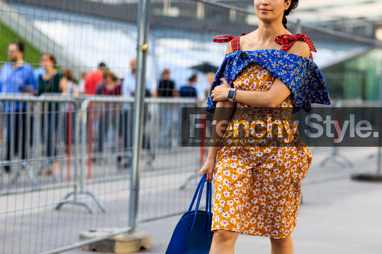 apple watch, atmosphere details, blue, blue bag, caroline issa, detail, fashion week, floral, flower, frenchystyle, FW, horizontal, jonathan paciullo, leather bag, MENSWEAR, off the shoulder, orange, orange dress, PARIS, PFW, printed dress, red, SPRING SUMMER 2017, SS 17, street style
