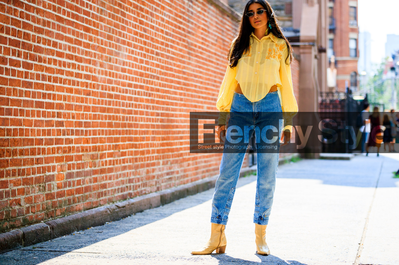 beige boots, blue denim, denim pants, jeans, leather shoes, sunglasses, trousers, yellow shirt, fashion week, frenchystyle, FW, jonathan paciullo, street style, NYFW, NEW YORK, SPRING SUMMER 2019, SS 19, atmosphere details, horizontal, detail