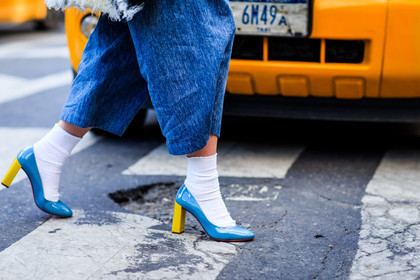 atmosphere details, AUTUMN WINTER 2016-2017, AW 16-17, blue denim, blue denim pants, blue heels, blue pants, detail, FALL WINTER 2016-2017, fashion week, frenchystyle, FW, FW 16-17, high heels, horizontal, jeans, jonathan paciullo, leather shoes, louis vuitton, NEW YORK, NYFW, street style, white socks, wide pants, woman