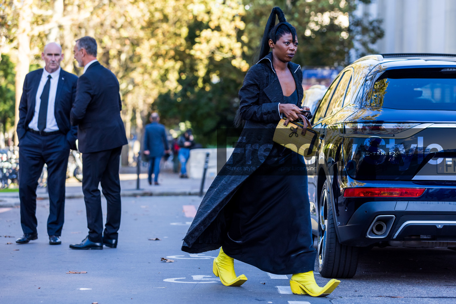 bag, black coat, black dress, boots, coat, dress, hairstyle, leather boots, long coat, long dress, pony tail, printed coat, santiags, satin dress, straw bag, wood bag, yellow boots, yellow santiags, fashion week, frenchystyle, FW, jonathan paciullo, street style, PFW, PARIS, SPRING SUMMER 2022, SS 22, horizontal, atmosphere details, full length