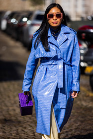 bag, belted coat, blue coat, coat, color, croco bag, croco coat, leather coat, oversize sunglasses, pink sunglasses, purple bag, sunglasses, white heels, street style, jonathan paciullo, FW, frenchystyle, fashion week, PFW, PARIS, SPRING SUMMER 2022, SS 22, vertical, atmosphere details