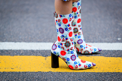 atmosphere details, AUTUMN WINTER 2017-2018, AW 17-18, detail, FALL WINTER 2017-2018, fashion week, floral, flower, frenchystyle, FW, FW 17-18, high heels, horizontal, jonathan paciullo, leather shoes, MFW, MILAN, printed boots, street style, white boots