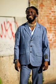 plaid suit, blue suit, golden pearls necklace, white shirt, bracelet, dreadlocks, fashion week, frenchystyle, FW, jonathan paciullo, street style, vertical, atmosphere details, detail