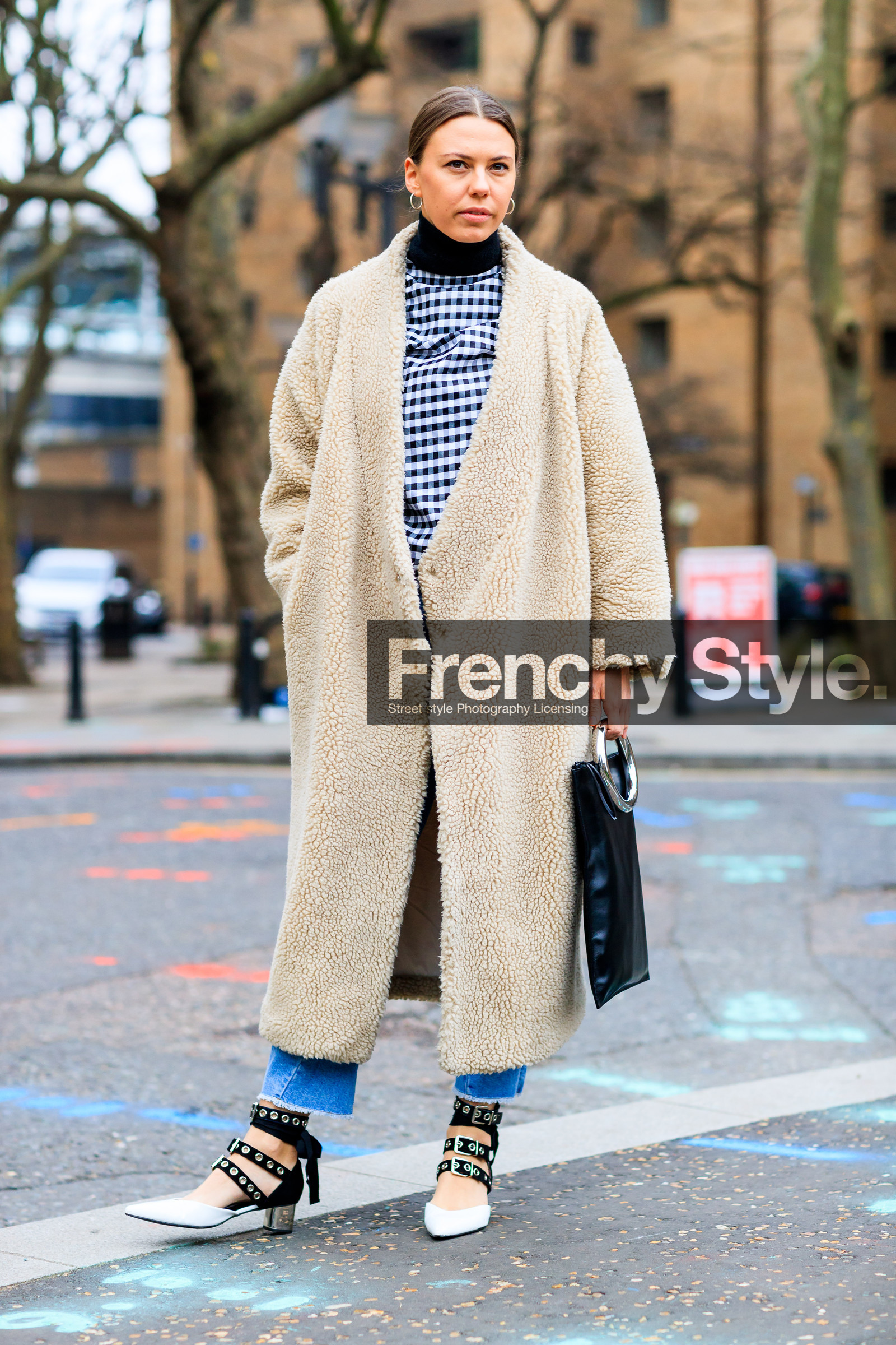 AUTUMN WINTER 2017-2018, AW 17-18, beige coat, beige fur, black and white shoes, black bag, FALL WINTER 2017-2018, fashion week, felicity kay, frenchystyle, full length, Fur coat, FW, FW 17-18, gingham, graphic bag, graphic top, high heels, jonathan paciullo, leather bag, leather shoes, LFW, LONDON, printed top, shearling, street style, trousers, vertical