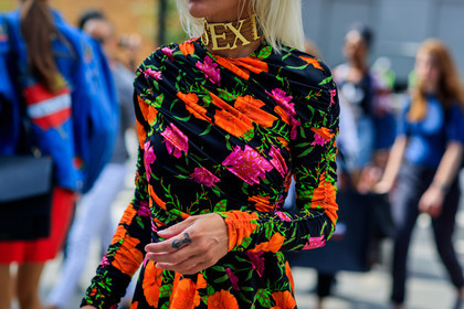atmosphere details, balenciaga, choker, detail, fashion week, floral, flower, frenchystyle, FW, horizontal, jonathan paciullo, multicolor dress, necklace, NEW YORK, NYFW, printed top, SPRING SUMMER 2018, SS 18, street style