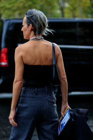 black top, strapless top, silvered necklace, big chocker, big chain necklace, back details, PARIS, PFW, SPRING SUMMER 2020, SS 20, fashion week, frenchystyle, FW, jonathan paciullo, street style, vertical, atmosphere details, detail
