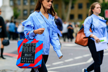 atmosphere details, blue shirt, detail, fashion week, frenchystyle, FW, graphic bag, horizontal, jonathan paciullo, LFW, LONDON, miu miu, printed bag, SPRING SUMMER 2017, SS 17, street style, striped bag, striped shirt, trousers, woman