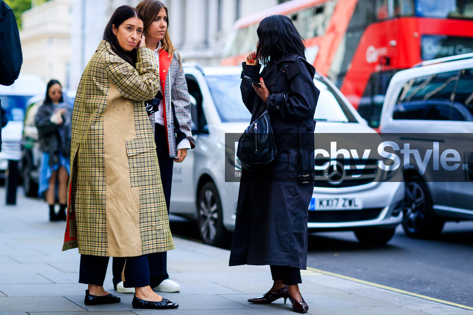 atmosphere details, ballerinas, beige coat, black bag, black coat, black shoes, checked coat, checked jacket, fashion week, frenchystyle, full length, FW, graphic jacket, high heels, horizontal, jonathan paciullo, leather bag, leather shoes, LFW, LONDON, plaid, printed jacket, SPRING SUMMER 2018, SS 18, street style, trousers