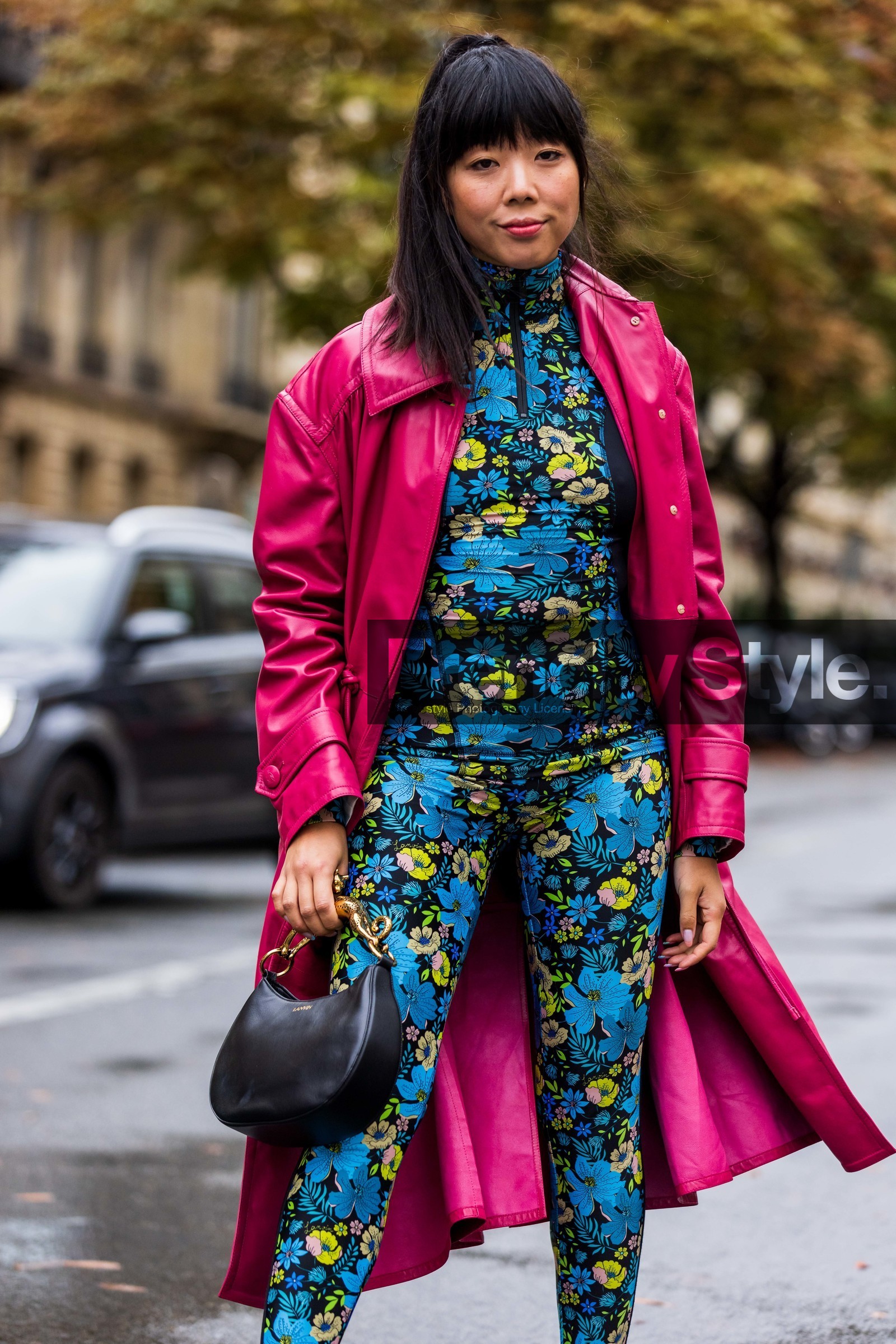 bag, black bag, blue jumpsuit, blue legging, blue top, coat, floral print, flower, jumpsuit, lanvin bag, leather bag, leather coat, legging, pink coat, print, printed jumpsuit, printed legging, printed sandals, printed top, Susie Lau, top, fashion week, frenchystyle, FW, jonathan paciullo, street style, PFW, PARIS, SPRING SUMMER 2022, SS 22, vertical, atmosphere details
