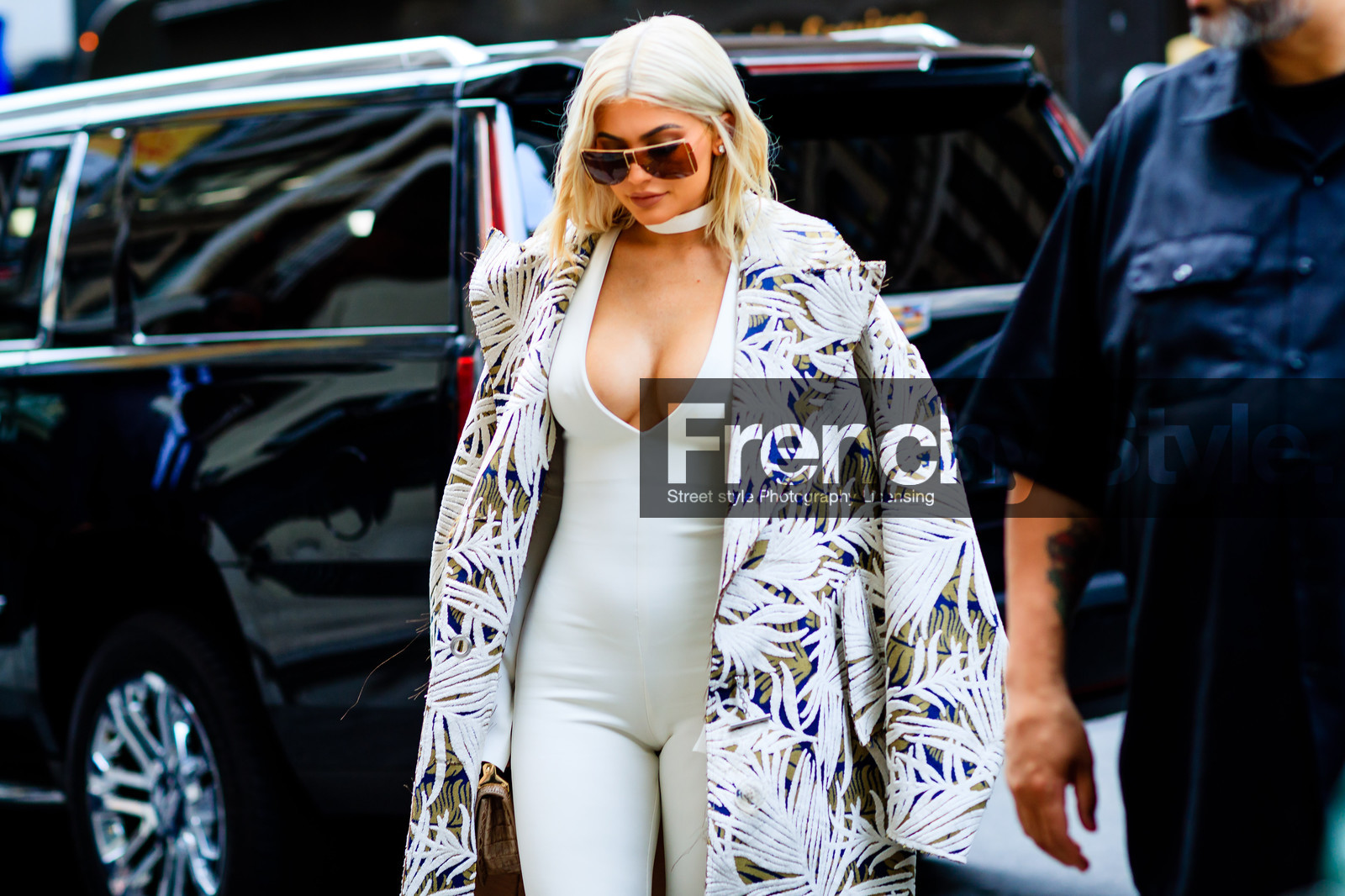 atmosphere details, choker, detail, fashion week, floral, flower, frenchystyle, FW, horizontal, jonathan paciullo, kylie jenner, NEW YORK, NYFW, printed coat, SPRING SUMMER 2017, SS 17, street style, sunglasses, white jumpsuit, woman