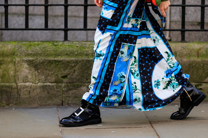 blue dress, light blue dress, cachemere printed dress, navy blue dress, white dress, long dress, floral printed dress, black leather boots, roger vivier shoes, flat boots, laced boots, golden buckle shoes, close up detail, legs detail, shoes detail, fashion week, frenchystyle, FW, jonathan paciullo, street style, LFW, LONDON, AUTUMN WINTER 2020-2021, FALL WINTER 2020-2021, FW 20-21, horizontal, atmosphere details, detail